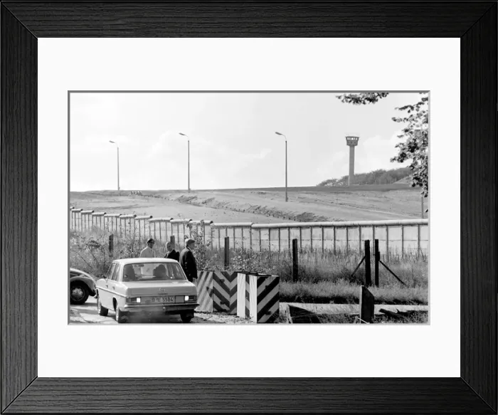 Framed Print : Rural view of the Berlin Wall, Berlin, Germany Framed Print : Rural view of the Berlin Wall, Berlin, Germany