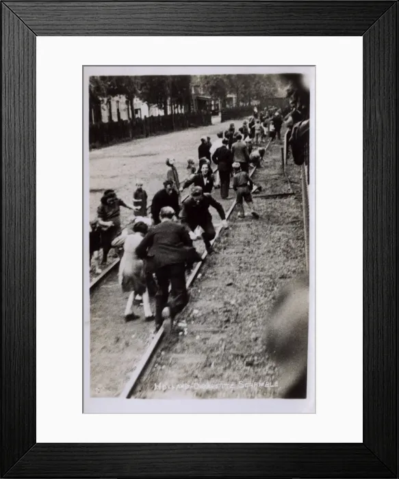 Framed Print : WW2, Rotterdam, The Netherlands - Scramble to get cigarettes Framed Print : WW2, Rotterdam, The Netherlands - Scramble to get cigarettes