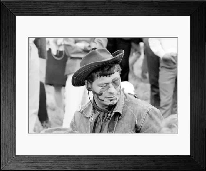 Framed Print : Hippy man with face paint at Woburn Park Framed Print : Hippy man with face paint at Woburn Park