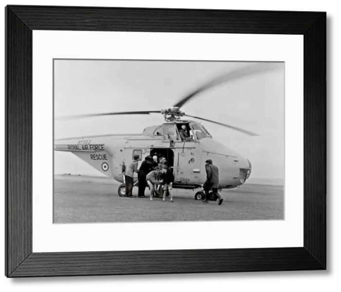 Framed Print : RAF 22 Squadron Search and Rescue helicopter Framed Print : RAF 22 Squadron Search and Rescue helicopter