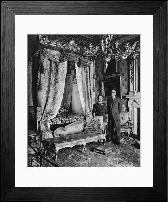 Framed Print : The Duke of Bedford opens Woburn Abbey Framed Print : The Duke of Bedford opens Woburn Abbey