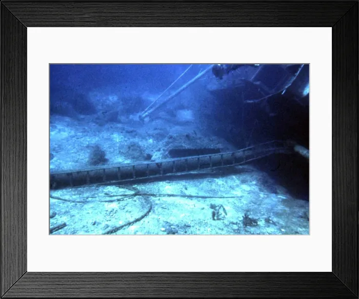 Framed Print : Wreck diving off the coast of Malta Framed Print : Wreck diving off the coast of Malta