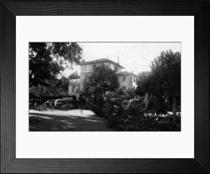 Framed Print : Les Bruyeres, Duke of Connaughts Riviera villa Framed Print : Les Bruyeres, Duke of Connaughts Riviera villa