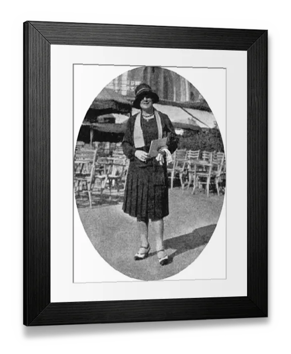 Framed Print : Helen McKie, Bystander artist in Monte Carlo Framed Print : Helen McKie, Bystander artist in Monte Carlo