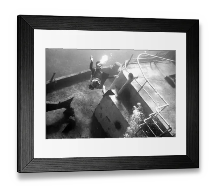Framed Print : Wreck diving off the coast of Malta Framed Print : Wreck diving off the coast of Malta
