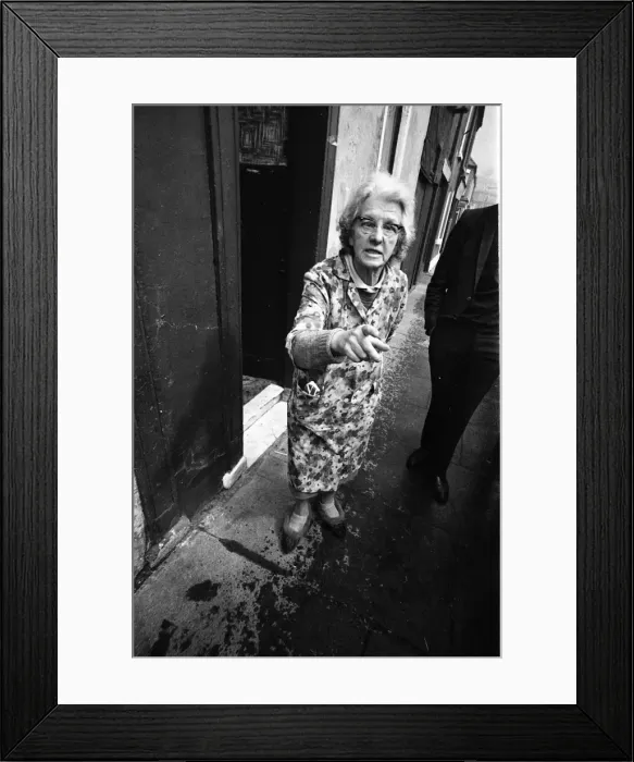Framed Print : Protestant woman, Belfast, Northern Ireland Framed Print : Protestant woman, Belfast, Northern Ireland