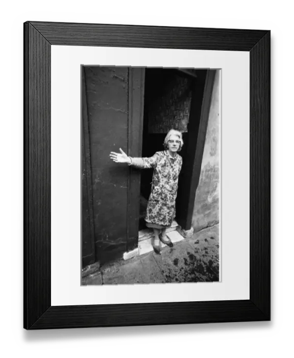 Framed Print : Protestant woman, Belfast, Northern Ireland Framed Print : Protestant woman, Belfast, Northern Ireland