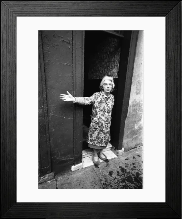 Framed Print : Protestant woman, Belfast, Northern Ireland Framed Print : Protestant woman, Belfast, Northern Ireland