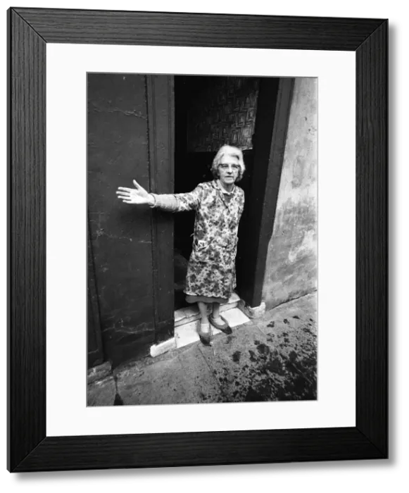 Framed Print : Protestant woman, Belfast, Northern Ireland Framed Print : Protestant woman, Belfast, Northern Ireland