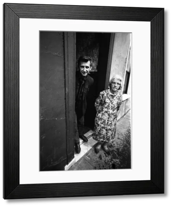 Framed Print : Protestant woman, Belfast, Northern Ireland Framed Print : Protestant woman, Belfast, Northern Ireland
