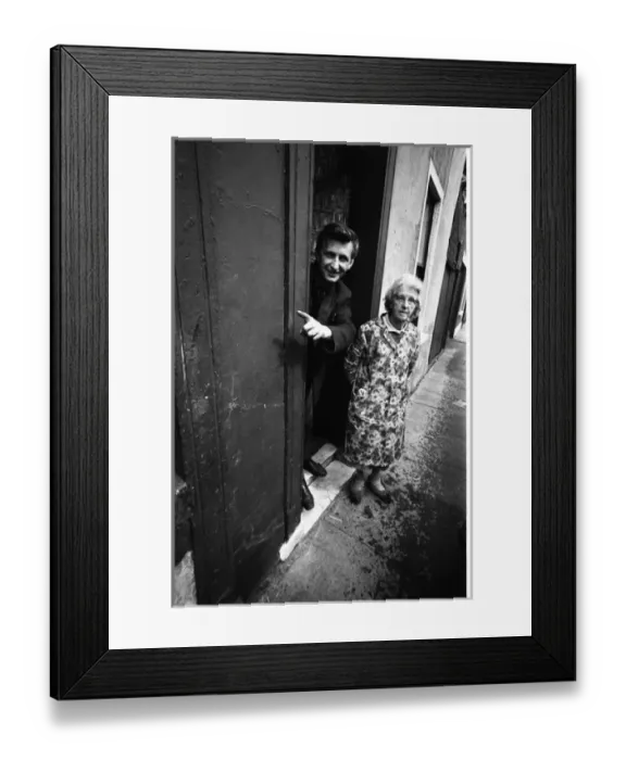 Framed Print : Protestant woman, Belfast, Northern Ireland Framed Print : Protestant woman, Belfast, Northern Ireland