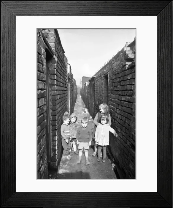 Framed Print : Back alley between slums, Belfast, Northern Ireland Framed Print : Back alley between slums, Belfast, Northern Ireland