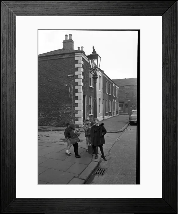 Framed Print : Girls playing in Mary Street, Belfast, Northern Ireland Framed Print : Girls playing in Mary Street, Belfast, Northern Ireland