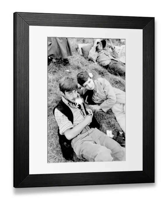 Framed Print : Hippy couple with flowers at Woburn Park Framed Print : Hippy couple with flowers at Woburn Park
