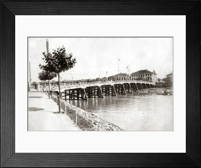 Framed Print : Bridge in Shanghai, China, circa 1890 Framed Print : Bridge in Shanghai, China, circa 1890
