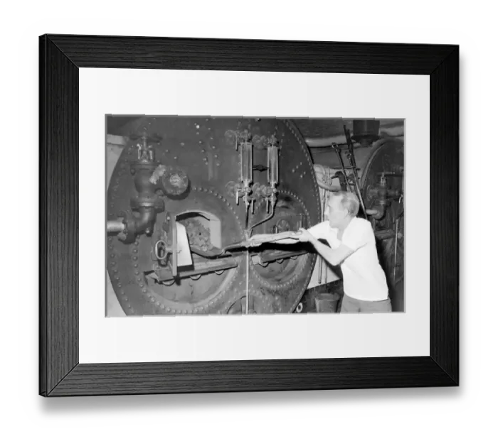 Framed Print : Tower Bridge, London - Stoker Fred Woodward Framed Print : Tower Bridge, London - Stoker Fred Woodward