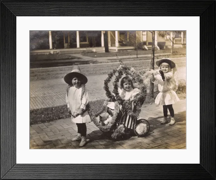 Framed Print : Three children with patriotic pushchair, USA Framed Print : Three children with patriotic pushchair, USA