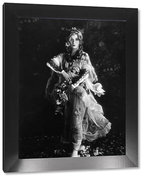 Mrs John Lavery as Botticellis Prima Vera at Picture Ball