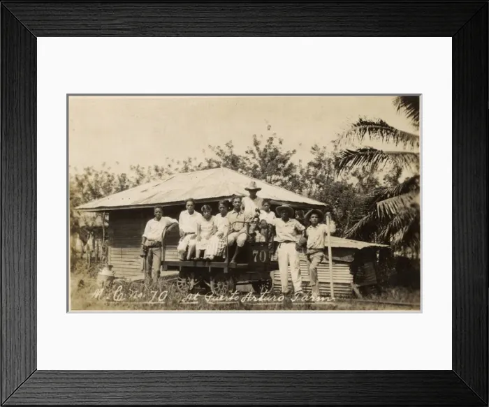 Framed Print : Farming family, Puerto Arturo, Honduras, Central America Framed Print : Farming family, Puerto Arturo, Honduras, Central America