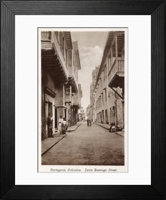 Framed Print : Santo Domingo Street, Cartagena, Colombia, Central America Framed Print : Santo Domingo Street, Cartagena, Colombia, Central America