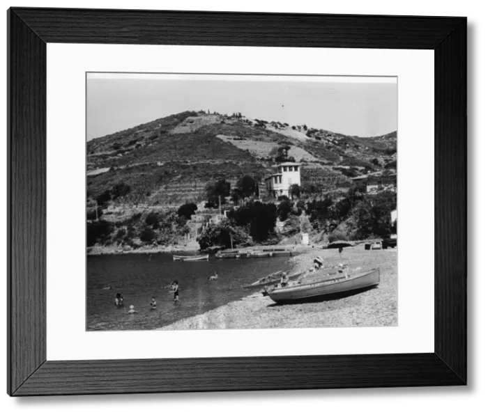 Framed Print : Beach scene, Isle of Elba, Italy Framed Print : Beach scene, Isle of Elba, Italy