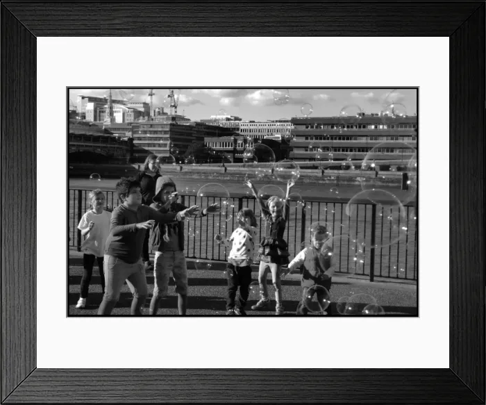 Framed Print : Chidren playing with bubbles London Framed Print : Chidren playing with bubbles London