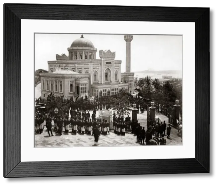 Framed Print : Istanbul - Selamik Ceremony, Sultan travels to Friday prayer Framed Print : Istanbul - Selamik Ceremony, Sultan travels to Friday prayer
