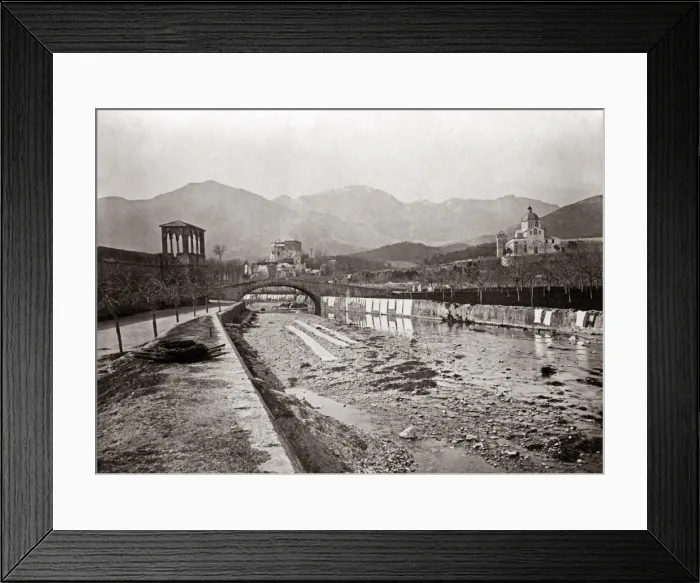 Framed Print : Washing in the river, Loana, Italy, circa 1890 Framed Print : Washing in the river, Loana, Italy, circa 1890