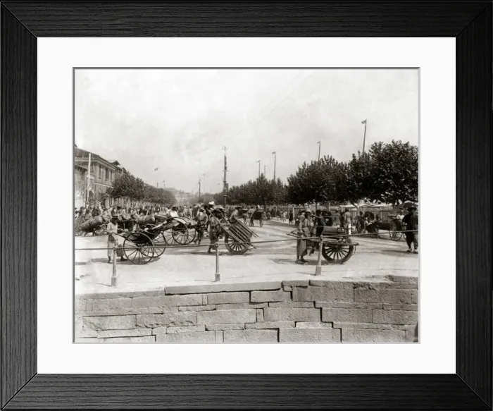 Framed Print : Shanghai, China circa 1890 - Wheelbarrows on The Bund Framed Print : Shanghai, China circa 1890 - Wheelbarrows on The Bund