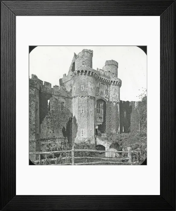 Framed Print : Herstmonceux Castle, East Sussex Framed Print : Herstmonceux Castle, East Sussex