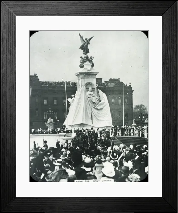 Framed Print : London, England - Victoria Memorial Framed Print : London, England - Victoria Memorial