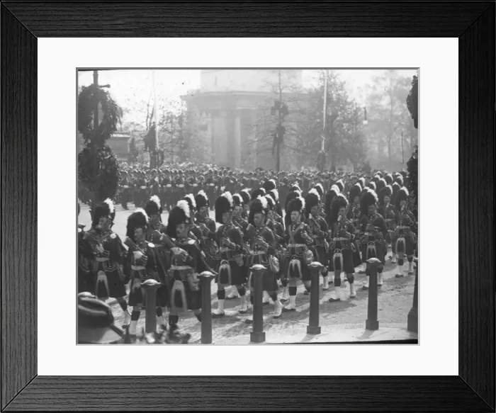 Framed Print : Funeral of Edward VII - Highlanders (with reversed arms) Reg Framed Print : Funeral of Edward VII - Highlanders (with reversed arms) Reg