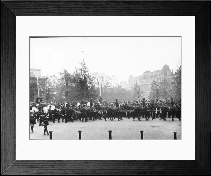 Framed Print : Funeral of Edward VII - Coffin on Gun Carriage Framed Print : Funeral of Edward VII - Coffin on Gun Carriage