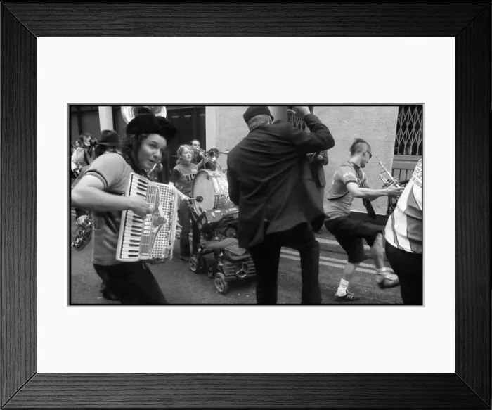 Framed Print : Street musicians, London, England Framed Print : Street musicians, London, England