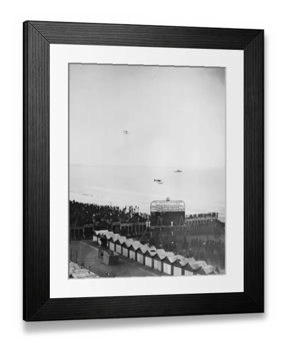 Framed Print : The Schneider Trophy 1927 - Venice, Italy Framed Print : The Schneider Trophy 1927 - Venice, Italy