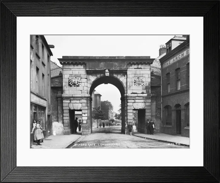 Framed Print : Bishops Gate, Londonderry Framed Print : Bishops Gate, Londonderry