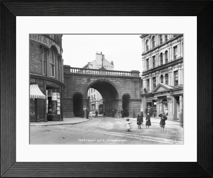 Framed Print : Ferryquay Gate, Londonderry Framed Print : Ferryquay Gate, Londonderry