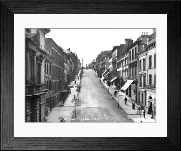 Framed Print : Shipquay Street, Londonderry Framed Print : Shipquay Street, Londonderry