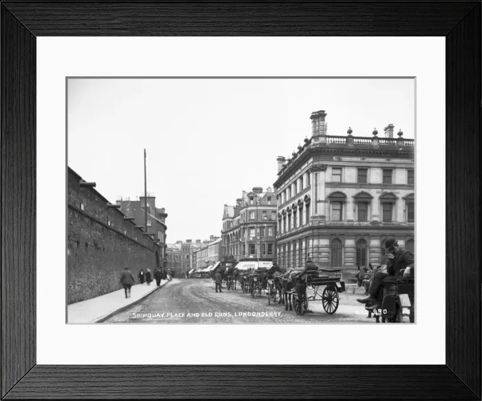 Framed Print : Shipquay Place and Old Guns, Londonderry Framed Print : Shipquay Place and Old Guns, Londonderry
