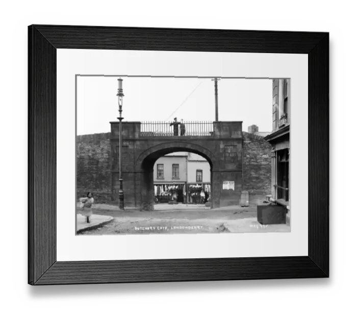 Framed Print : Butchers Gate, Londonderry Framed Print : Butchers Gate, Londonderry