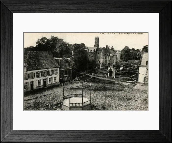 Framed Print : Esquelbecq, France - Castle and town square Framed Print : Esquelbecq, France - Castle and town square