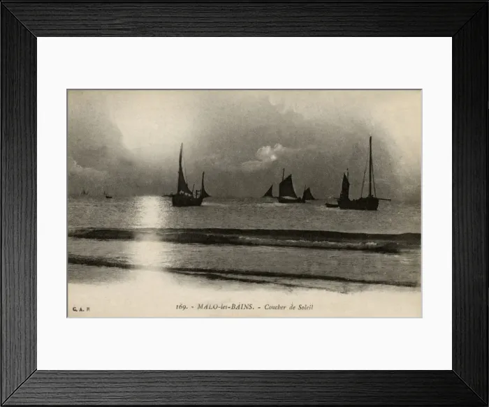 Framed Print : Malos-les-Bains, France - boats at sunset Framed Print : Malos-les-Bains, France - boats at sunset