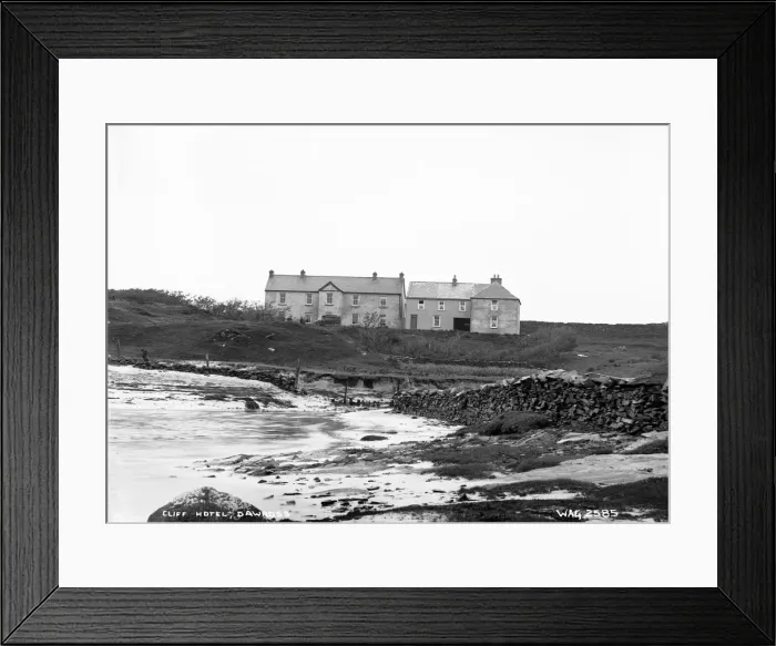 Framed Print : Cliff Hotel, Dawross Framed Print : Cliff Hotel, Dawross