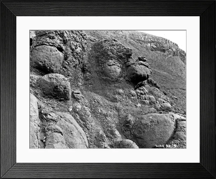 Framed Print : The Giants Causeway Framed Print : The Giants Causeway