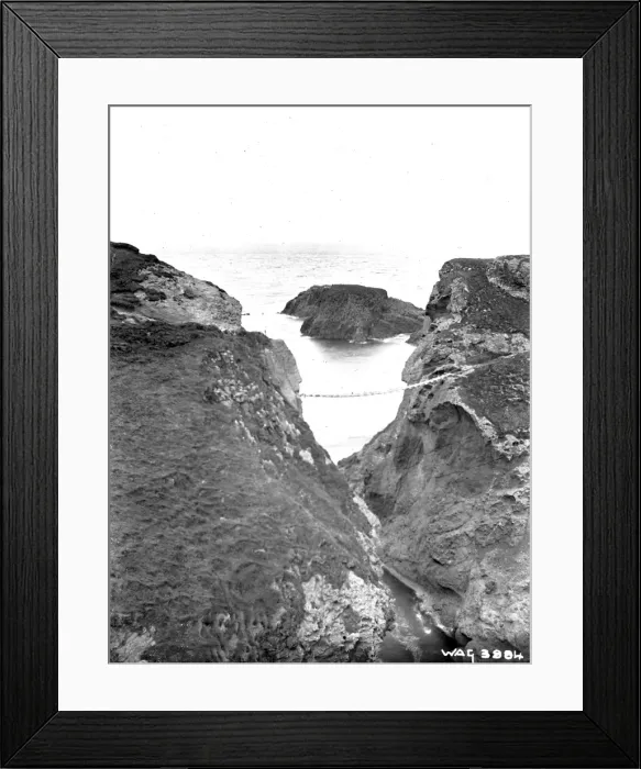 Framed Print : Carrick-a-Rede rope bridge, Ballycastle, Co Antrim Framed Print : Carrick-a-Rede rope bridge, Ballycastle, Co Antrim