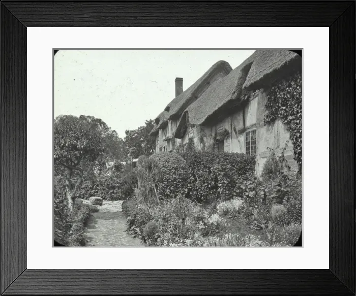 Framed Print : Anne Hathaways cottage Framed Print : Anne Hathaways cottage