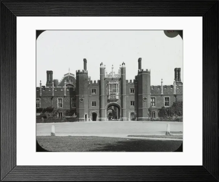 Framed Print : London - Hampton Court Palace Framed Print : London - Hampton Court Palace
