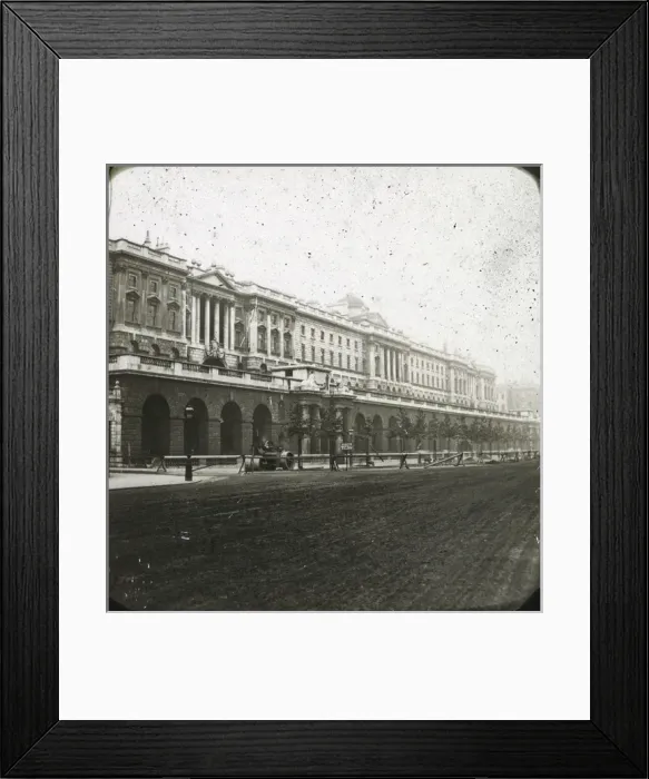 Framed Print : London - House from the bridge Framed Print : London - House from the bridge