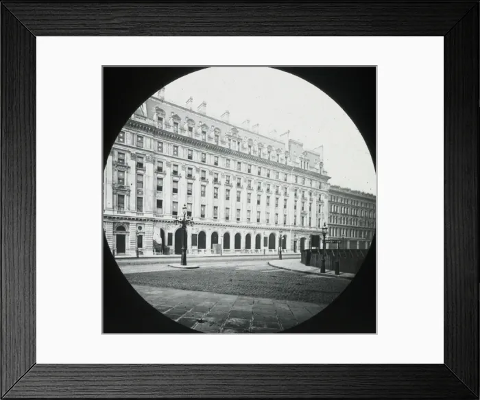 Framed Print : London - Viaduct Hotel Framed Print : London - Viaduct Hotel