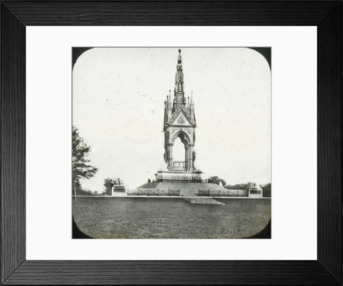 Framed Print : London - Memorial with Spire Framed Print : London - Memorial with Spire